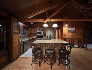 Fridge, microwave, oven, stovetop - Timber Frame Country Retreat. 
Close to Ark Encounter, Creation Museum and Cincy (union)