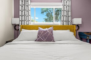3 habitaciones, tabla de planchar con plancha, wifi y ropa de cama 