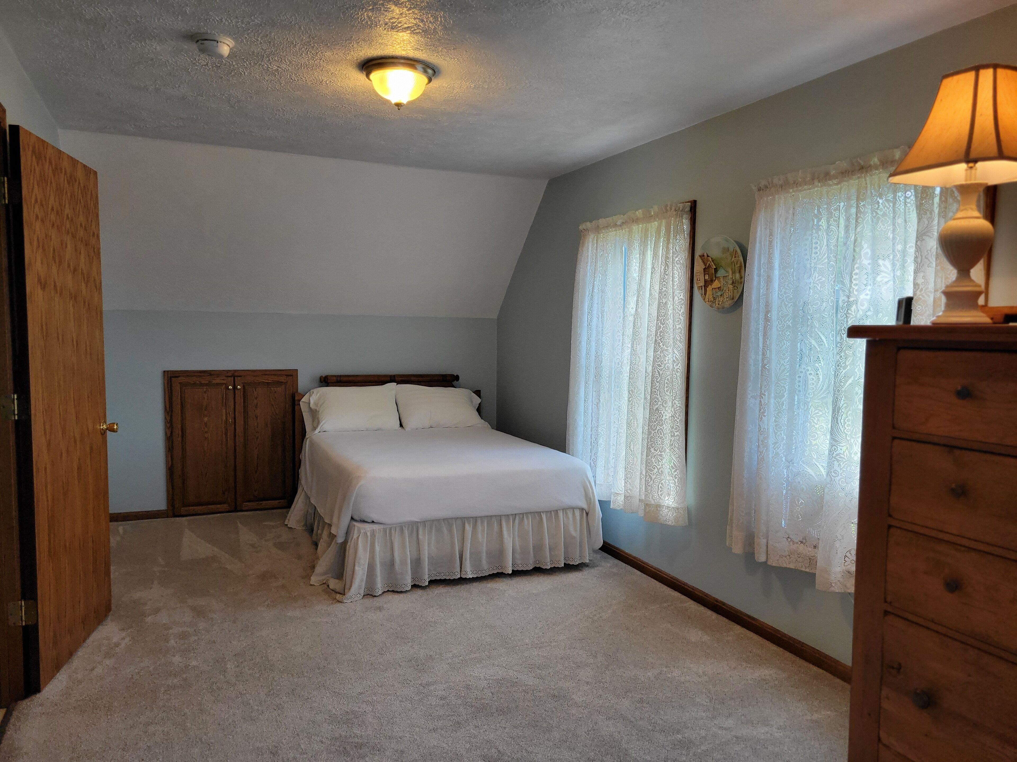 Amish Built Farmhouse with high end Modern upgrades.  Five min to Medina, NY.