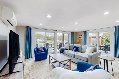 Serene waterfront home with kayaks, paddle board, grill, firepit, W/D, and AC