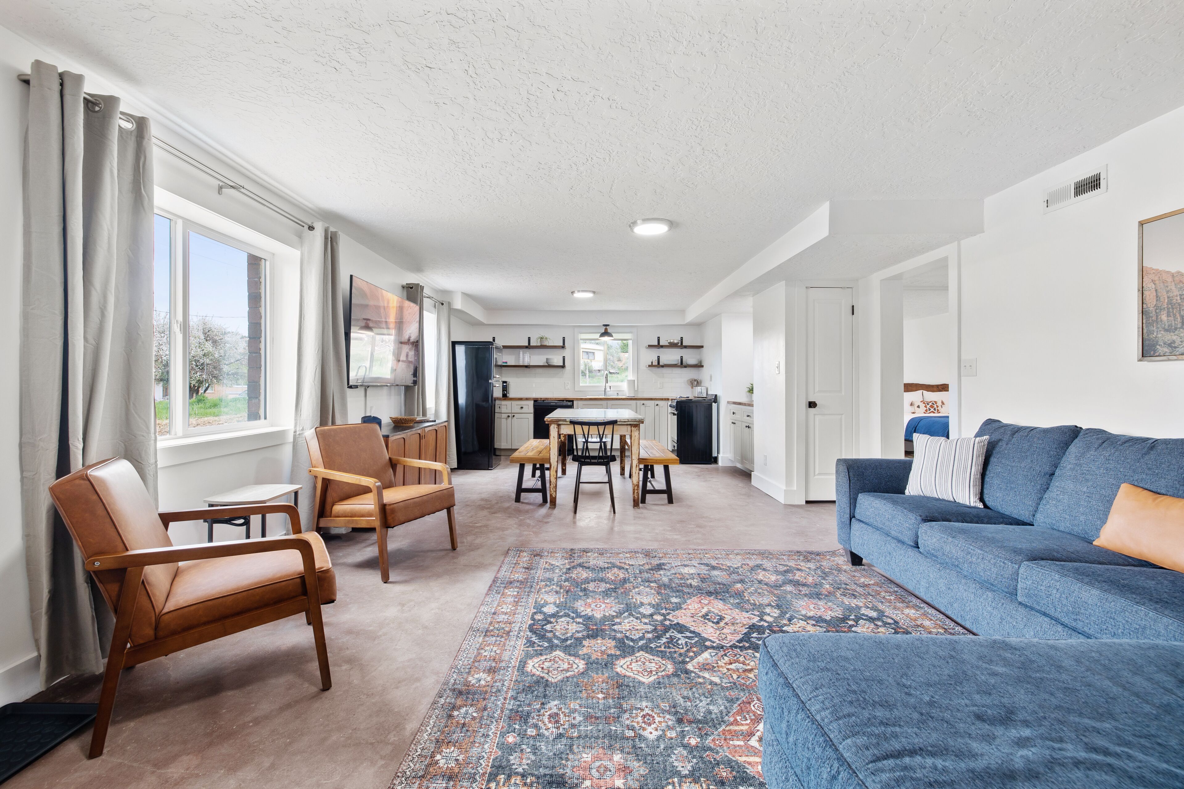 Family Friendly, Close to national parks, Frost this Home