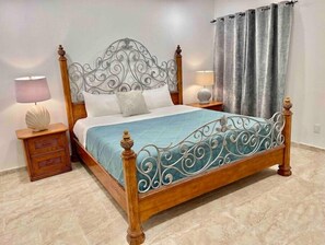 2 bedrooms, in-room safe, iron/ironing board, free WiFi