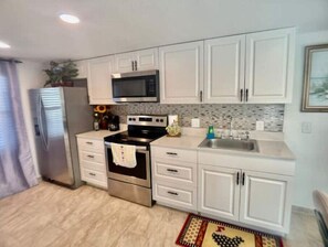 Refrigerador, microondas, horno, placa de cocina