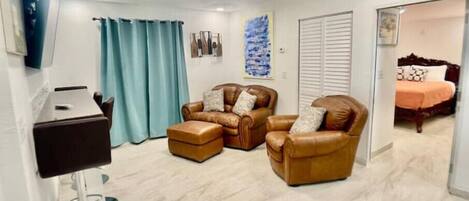 2 bedrooms, in-room safe, iron/ironing board, free WiFi