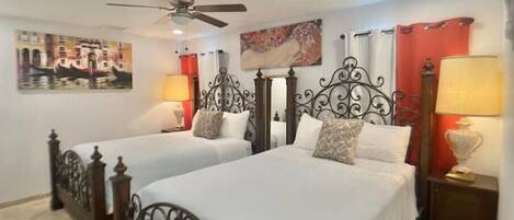 1 soverom, safe på rommet, strykejern/-brett og wi-fi (inkludert)