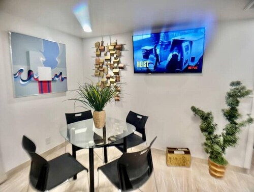 Imperial Apartment! Just 5 min from the beach!