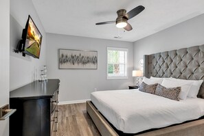 2 bedrooms, WiFi, bed sheets - River Oaks Stylish Condo w/Golf Course View, Pool & Tennis (Myrtle Beach)