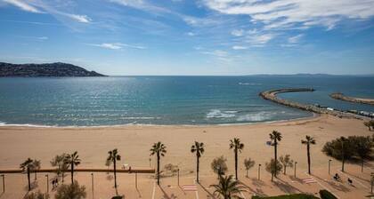 Apt Devant la Mer Avecterrasse et Piscine Devant le Port de Plaisance