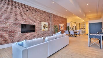 Smart TV, table football