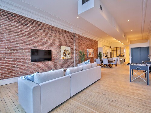 Elegant 3-bedroom Condo ✭ Old Montreal ✭ Private Terrace