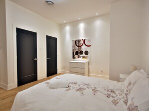3 bedrooms, desk, iron/ironing board, travel crib