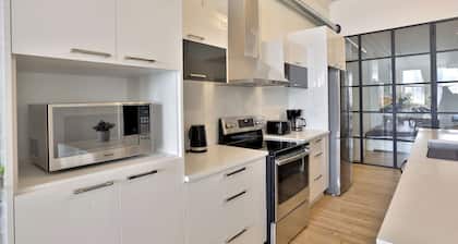 Elegant 3-bedroom Condo ✭ Old Montreal ✭ Private Terrace