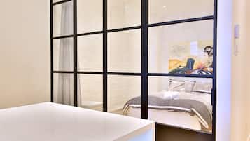 3 bedrooms, desk, iron/ironing board, travel crib