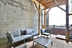 Terrace/patio - Elegant 3-bedroom Condo ✭ Old Montreal ✭ Private Terrace (Montréal)