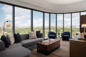 Room (Thompson) | Premium bedding, pillowtop beds, minibar, in-room safe