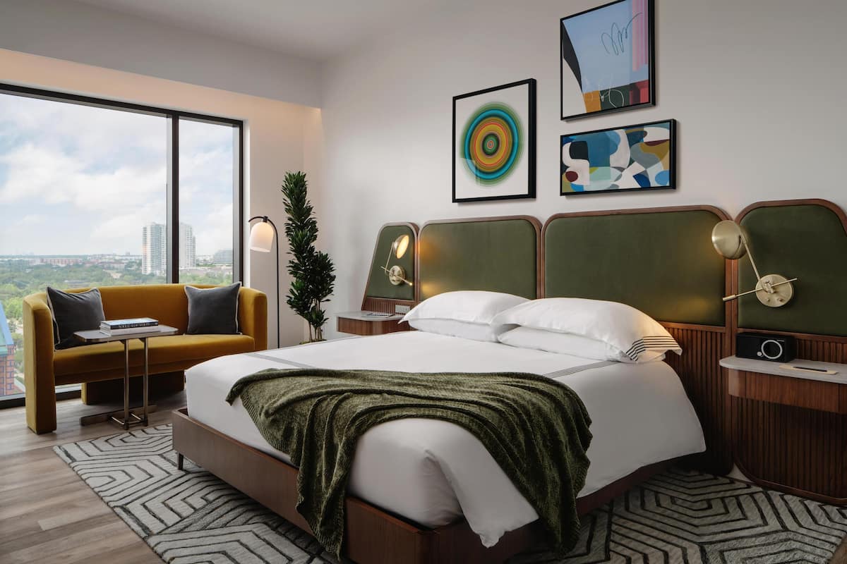 Literie de qualité, lit avec matelas à plateau-coussin, minibar