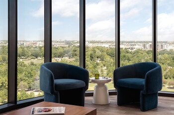 Room (Thompson) | Premium bedding, pillowtop beds, minibar, in-room safe at Thompson Houston, by Hyatt