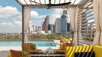 Outdoor pool, cabanas (surcharge), pool umbrellas