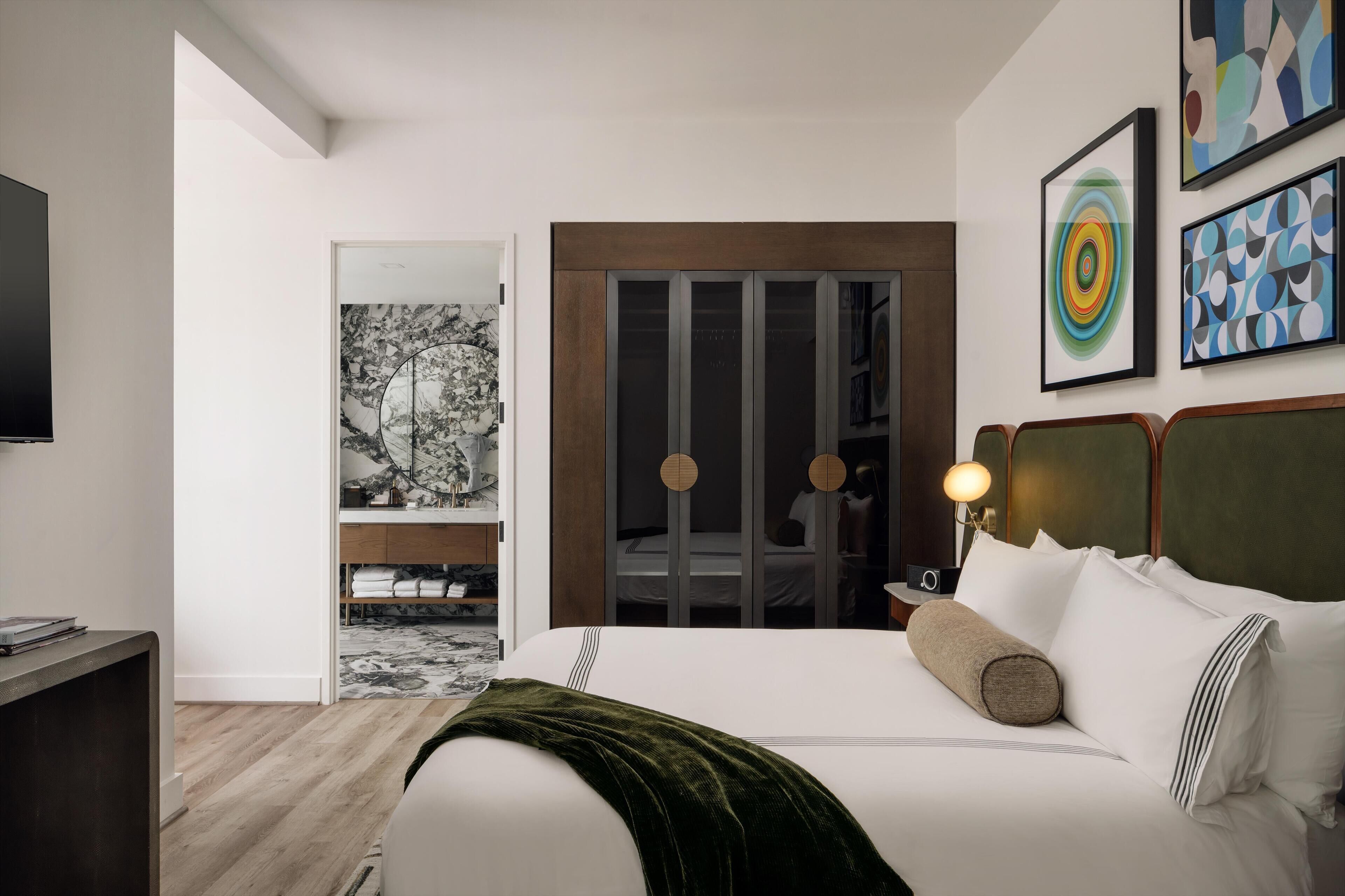 Room (Sky) | Premium bedding, pillowtop beds, minibar, in-room safe