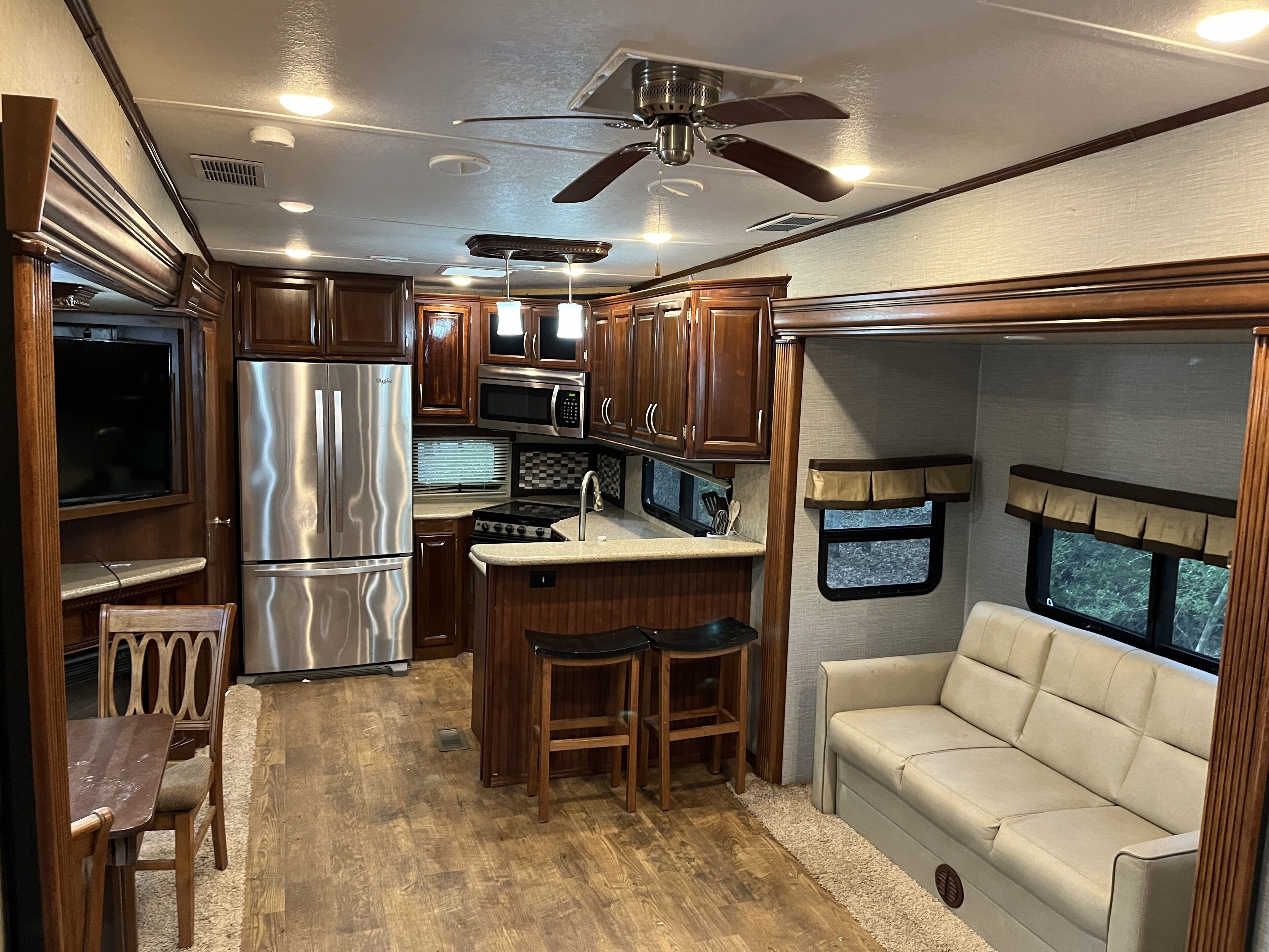 Way, way off the grid in a Lux RV 25 minutes from Austin