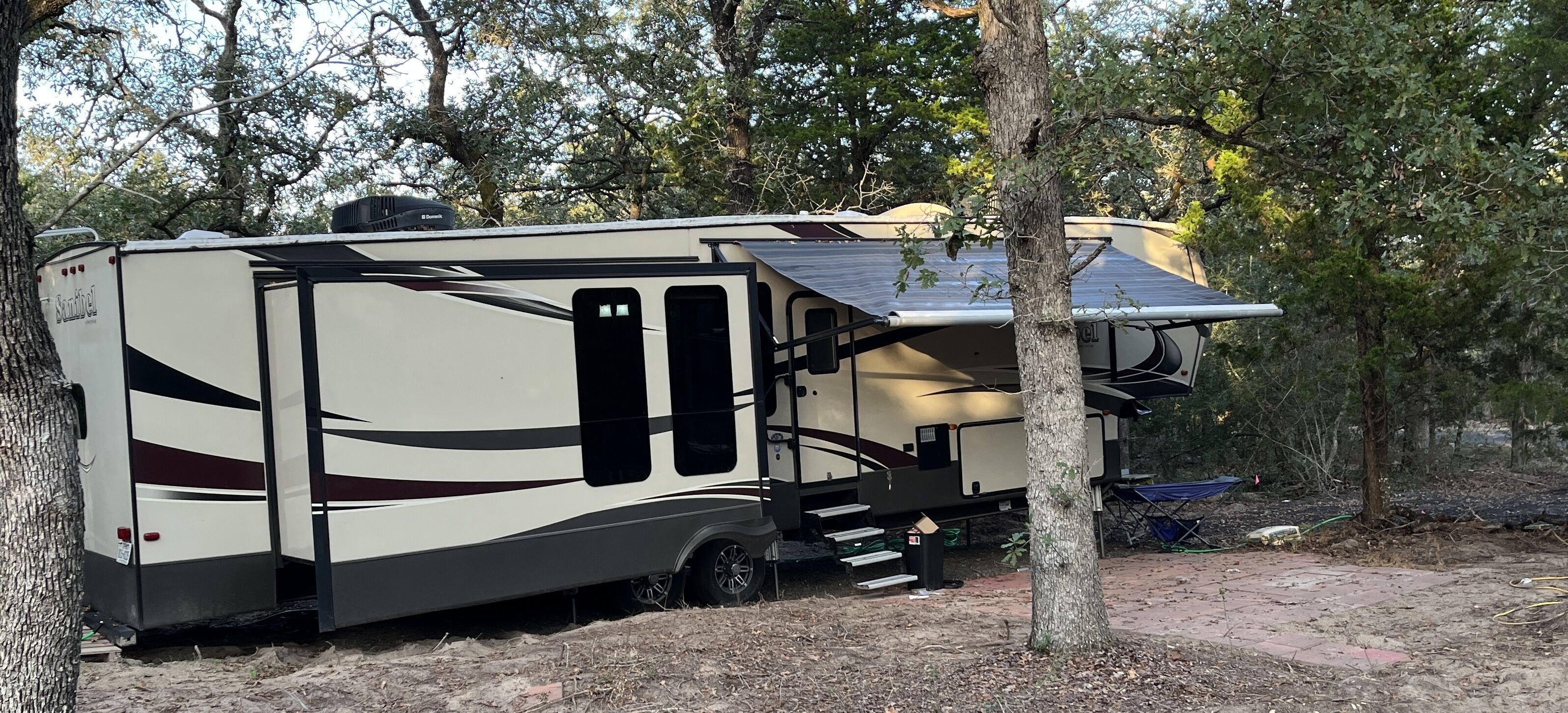 Way, way off the grid in a Lux RV 25 minutes from Austin