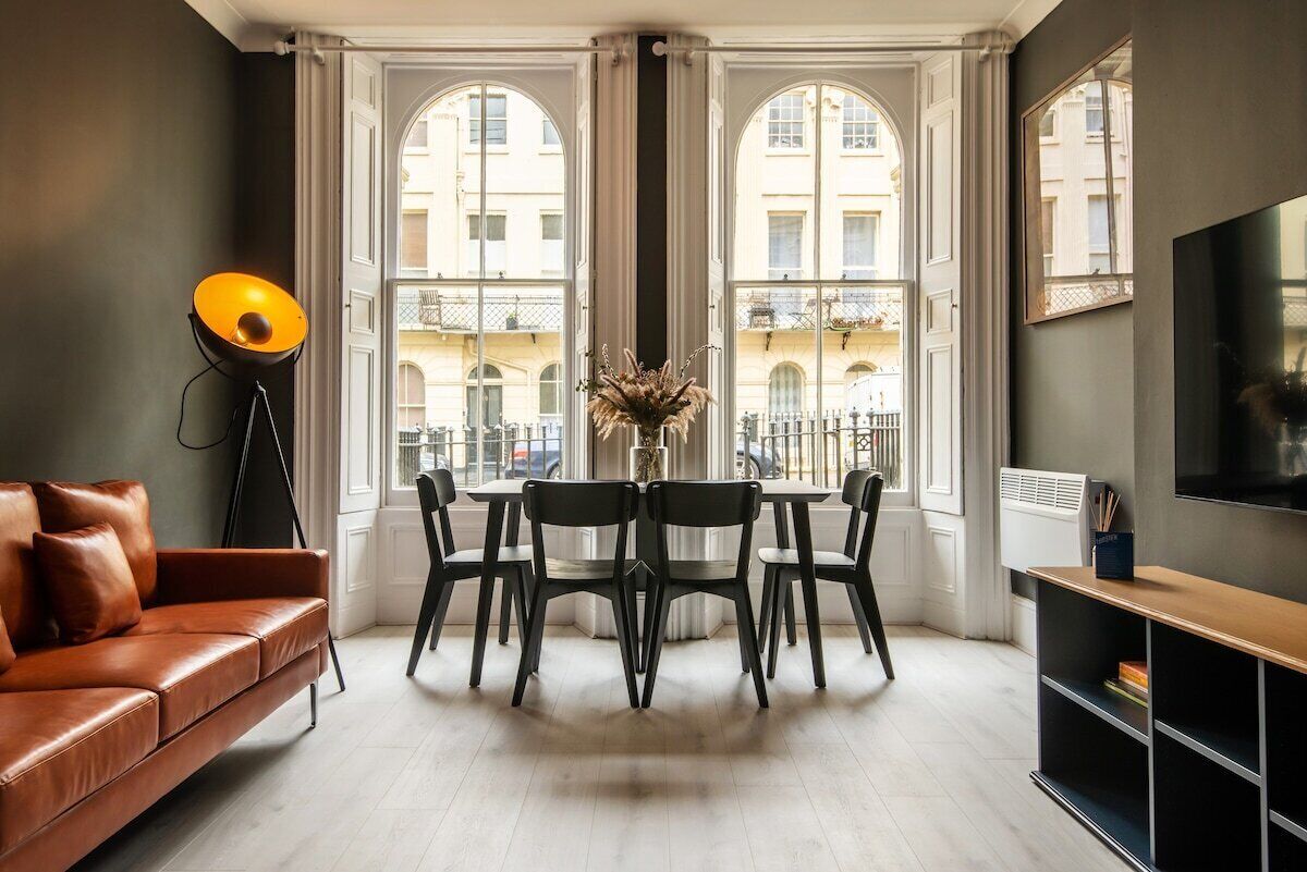 Modern 2-bedroom 30 seconds to seafront