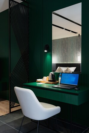 Luxe kamer | Luxe beddengoed, een minibar, een kluis op de kamer