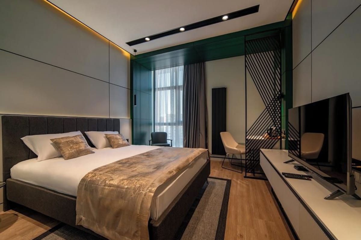 Premium bedding, minibar, in-room safe, desk