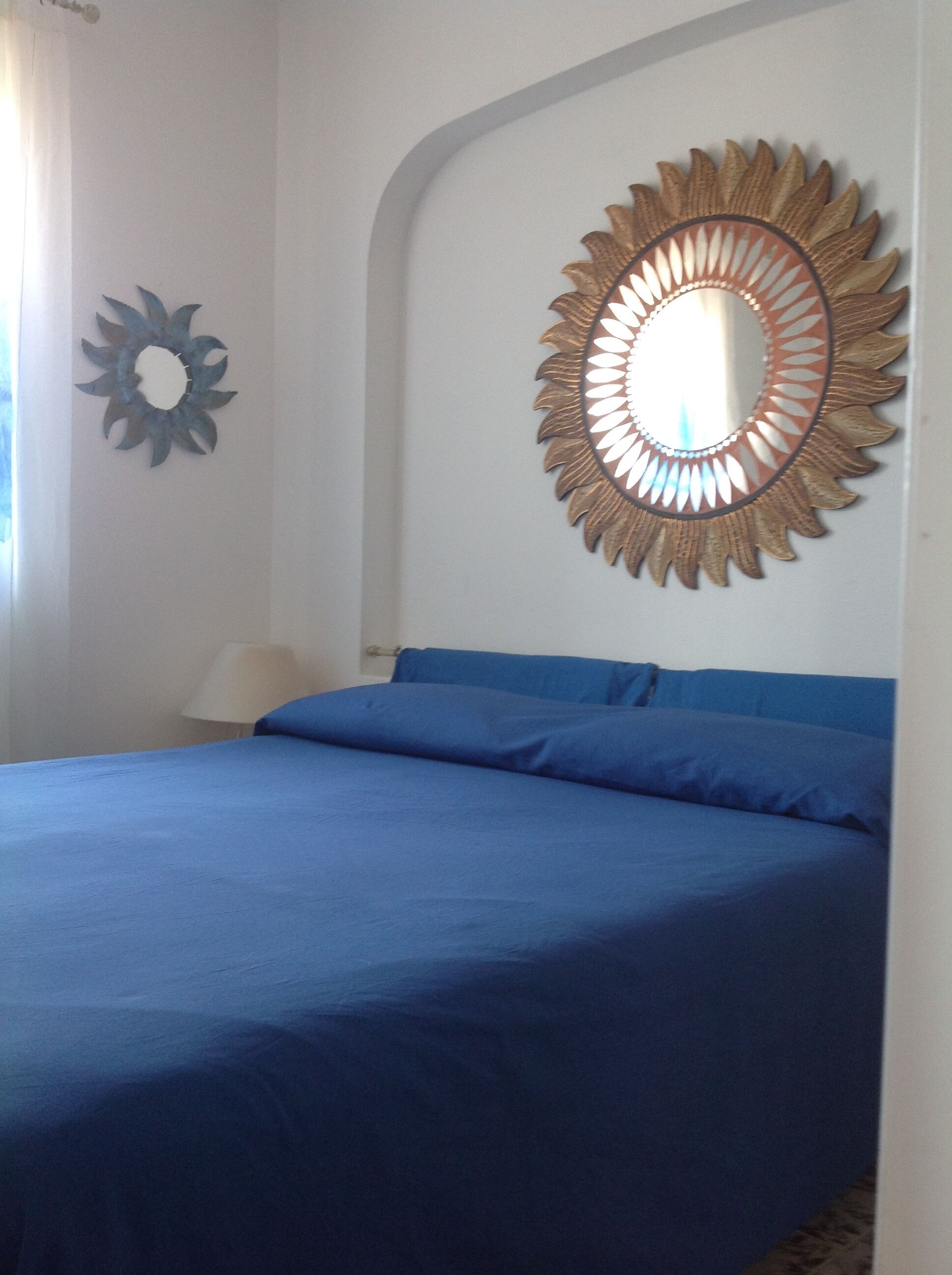 1 bedroom, travel crib, bed sheets