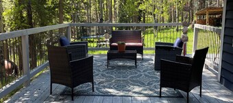 Mountain Bliss is a quiet mountain retreat, sleeps 7, hot tub, pet friendly
