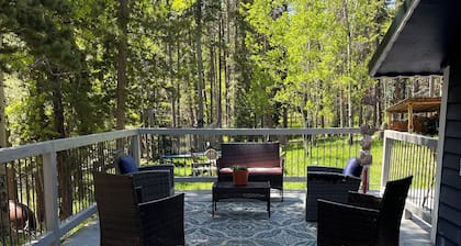 Mountain Bliss is a quiet mountain retreat, sleeps 7, hot tub, pet friendly