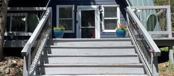 Mountain Bliss is a quiet mountain retreat, sleeps 6, hot tub, pet friendly