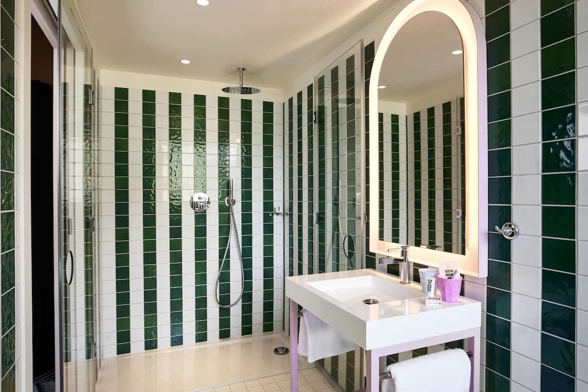 Premium bedding, pillowtop beds, in-room safe, desk