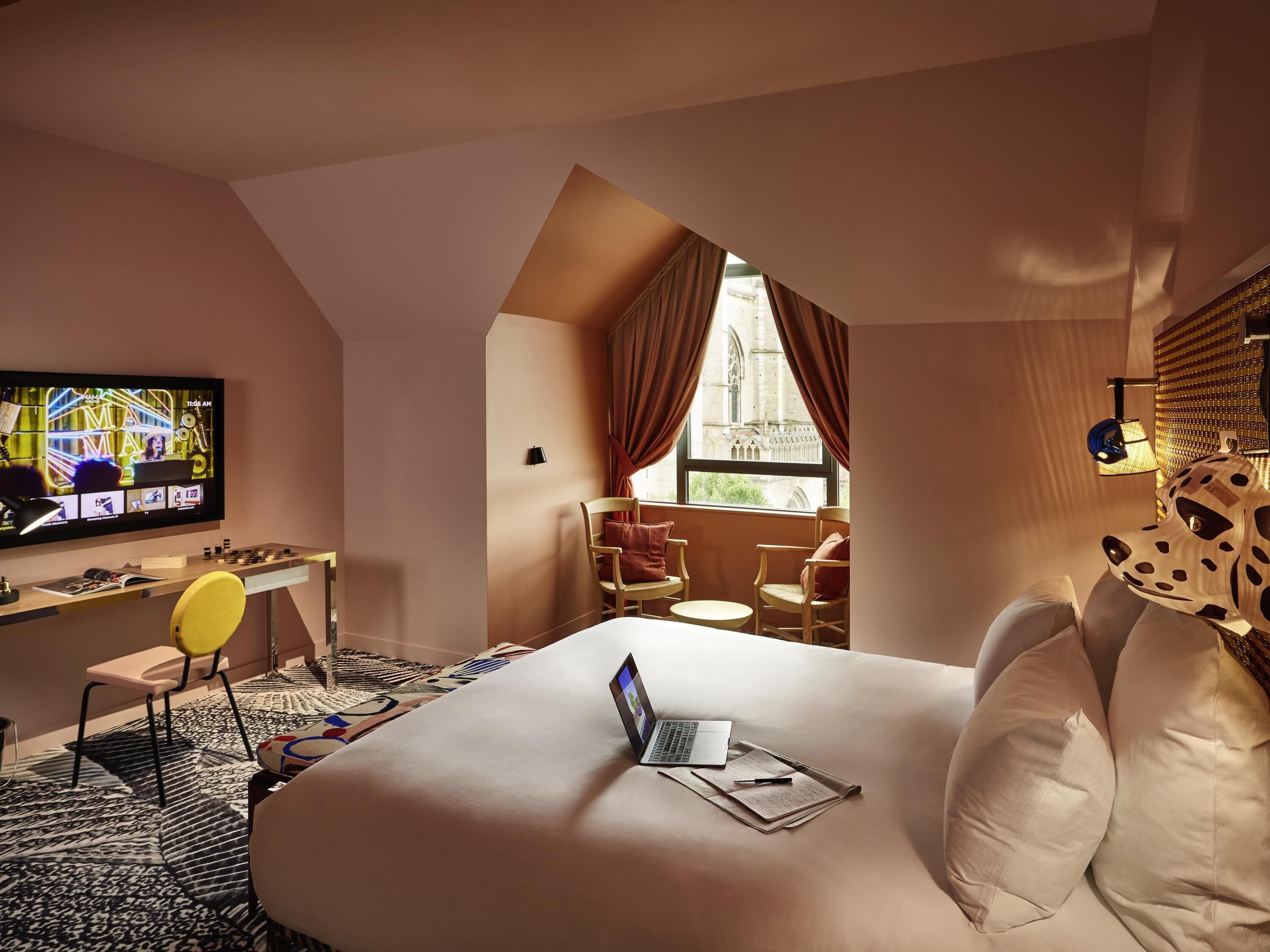 Room, 1 Queen Bed (Large) | Premium bedding, pillowtop beds, in-room safe, desk