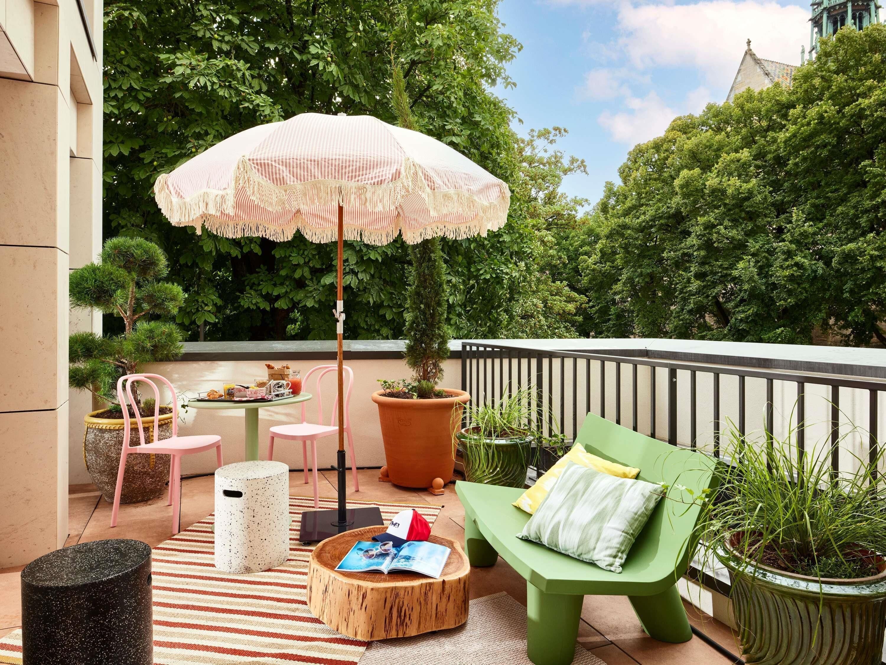 Room, 1 King Bed, Terrace (XXL Mama)