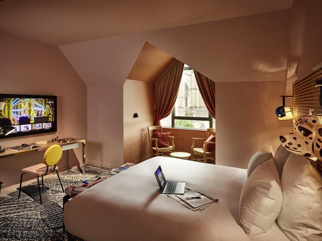 Room, 1 Queen Bed (Large) | Premium bedding, pillow-top beds, in-room safe, desk