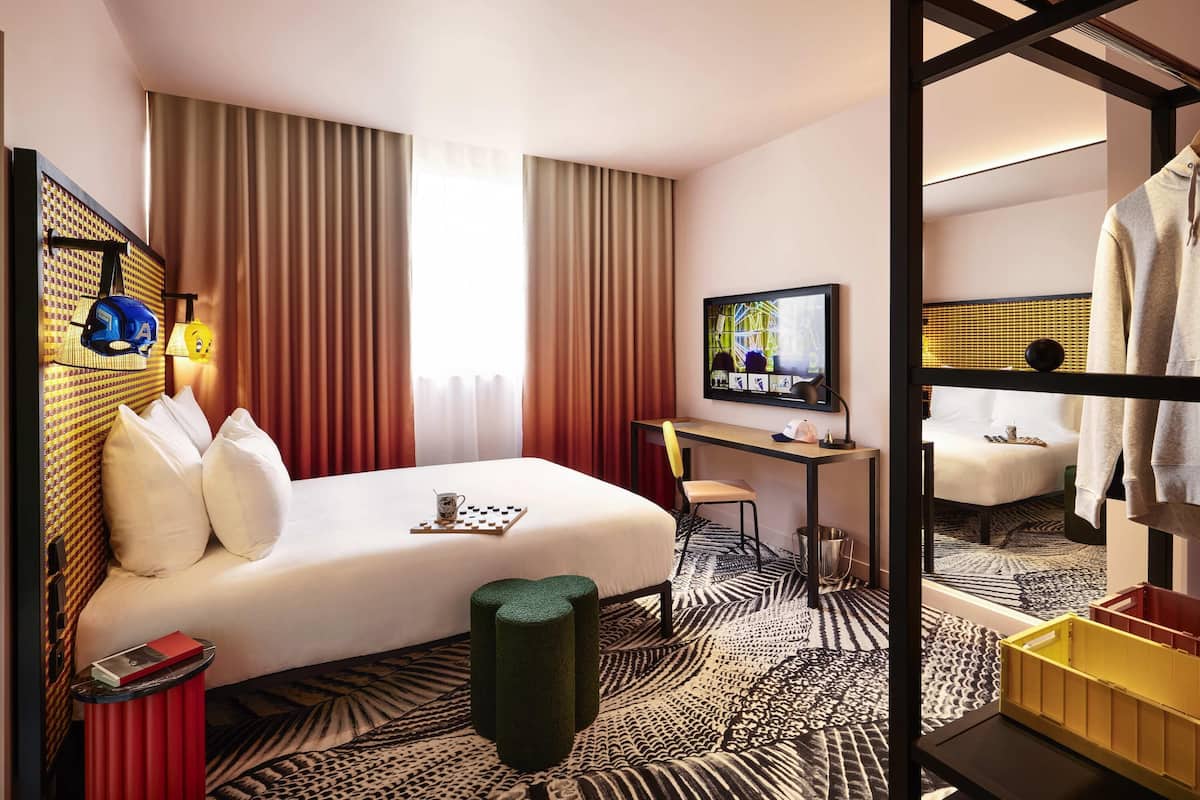 Premium bedding, pillowtop beds, in-room safe, desk