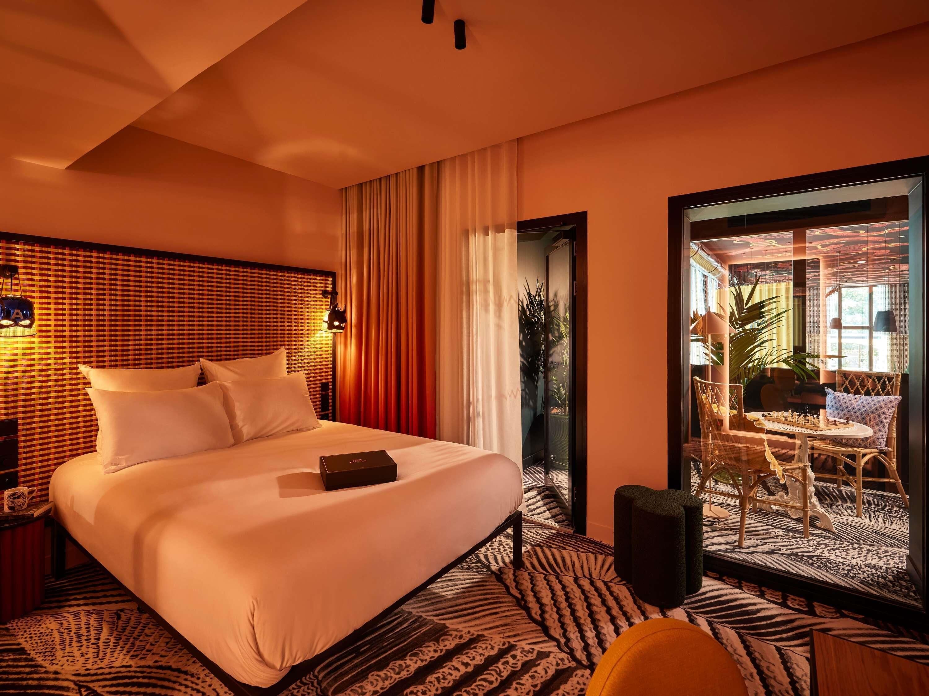 Room (Large Mama Bow Window) | Premium bedding, pillowtop beds, in-room safe, desk