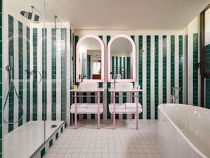 Room, 1 King Bed, Terrace (XXL Mama) | Premium bedding, pillow-top beds, in-room safe, desk - Mama Shelter Dijon  (Dijon)