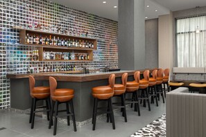 Lobby lounge - SpringHill Suites by Marriott New York Queens (Long Island City)