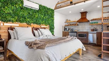 2 bedrooms, desk, iron/ironing board, travel crib
