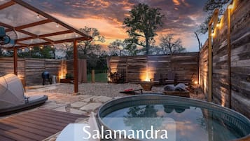 Tina de hidromasaje al aire libre