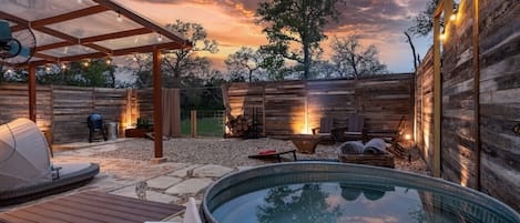 Outdoor spa tub