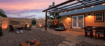 Romantic Tiny Luxury Retreat w/ pool & sauna