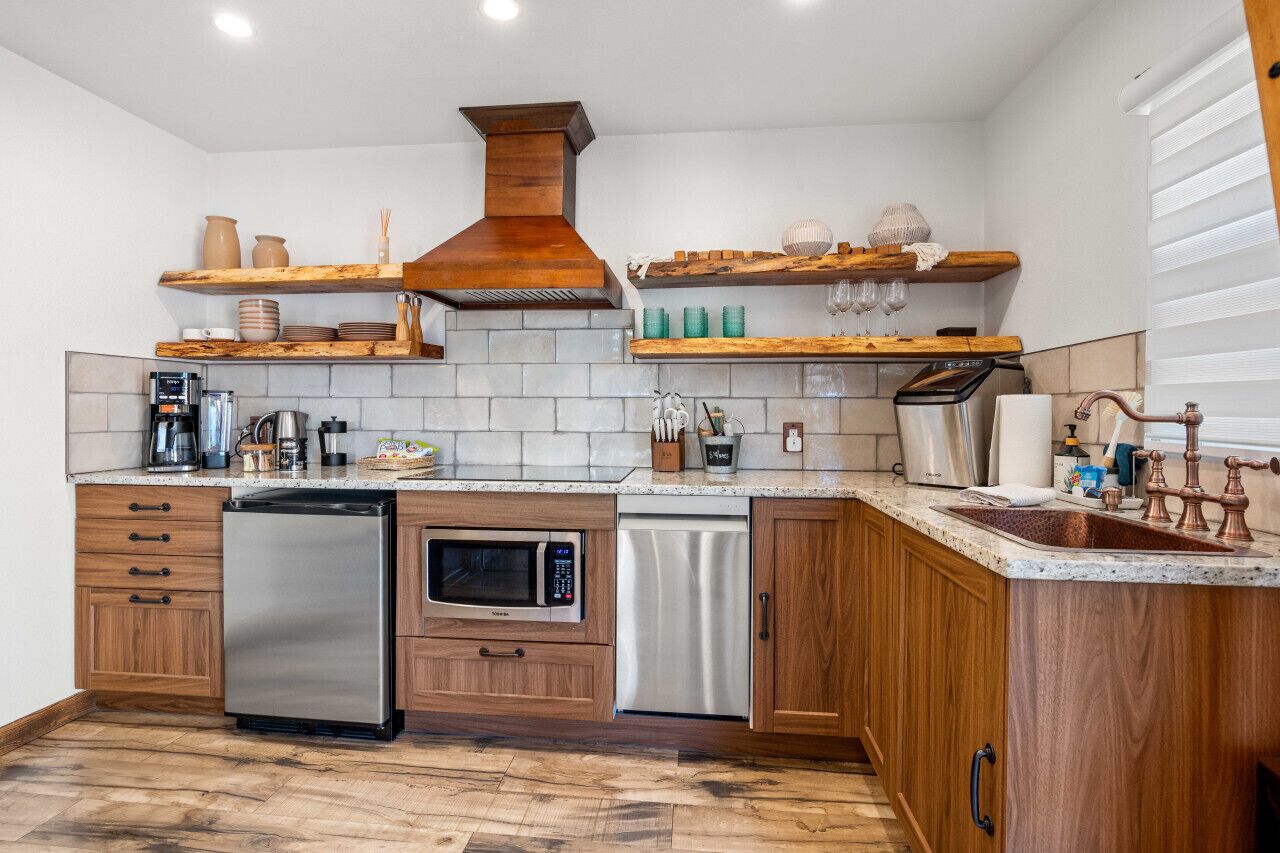 Microondas, horno, parrilla de estufa y lavavajillas 