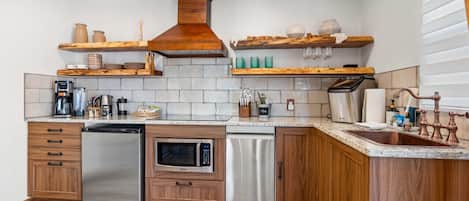 Micro-ondes, four, plaque de cuisson, lave-vaisselle