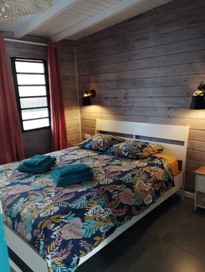 3 bedrooms, iron/ironing board, travel cot, free WiFi