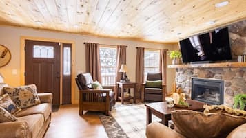 TV connectée, cheminée, jeux vidéo, table de tennis de table