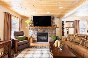 Smart TV, chimenea, videojuegos y tenis de mesa 