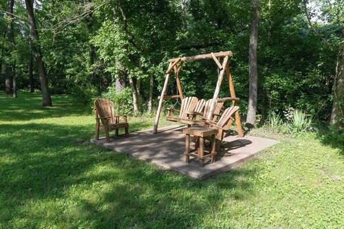HOUSE OF JOY, A spacious home close to Pom de Terre Lake and Lake of the Ozarks